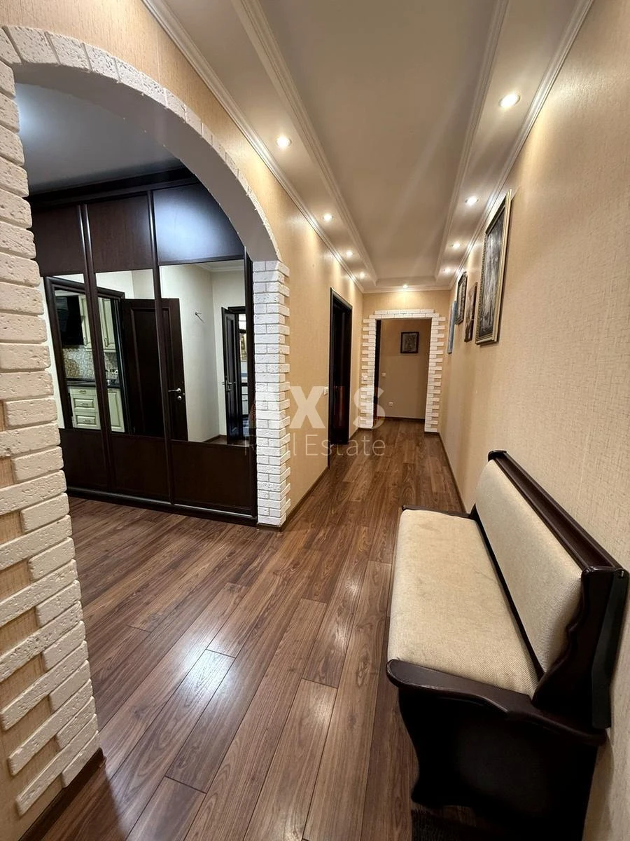 3k apartment vul. Urlivs'ka 20702570
