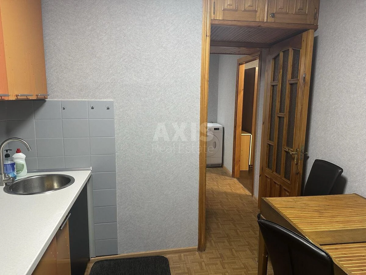 1k apartment pr-t Leonida Kadenyuka 9639711