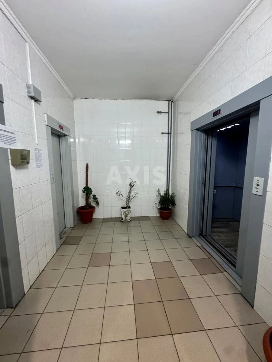 Office pr-t Bazhana Mykoly 12, 54m27052412