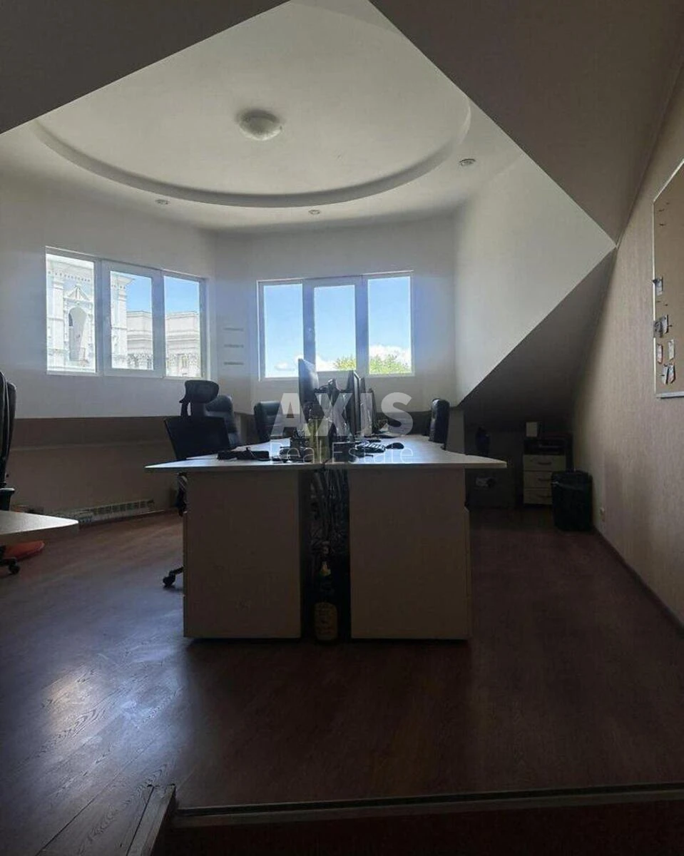 Office vul. Tr'ohsvjatytel's'ka 13, 200m2581040