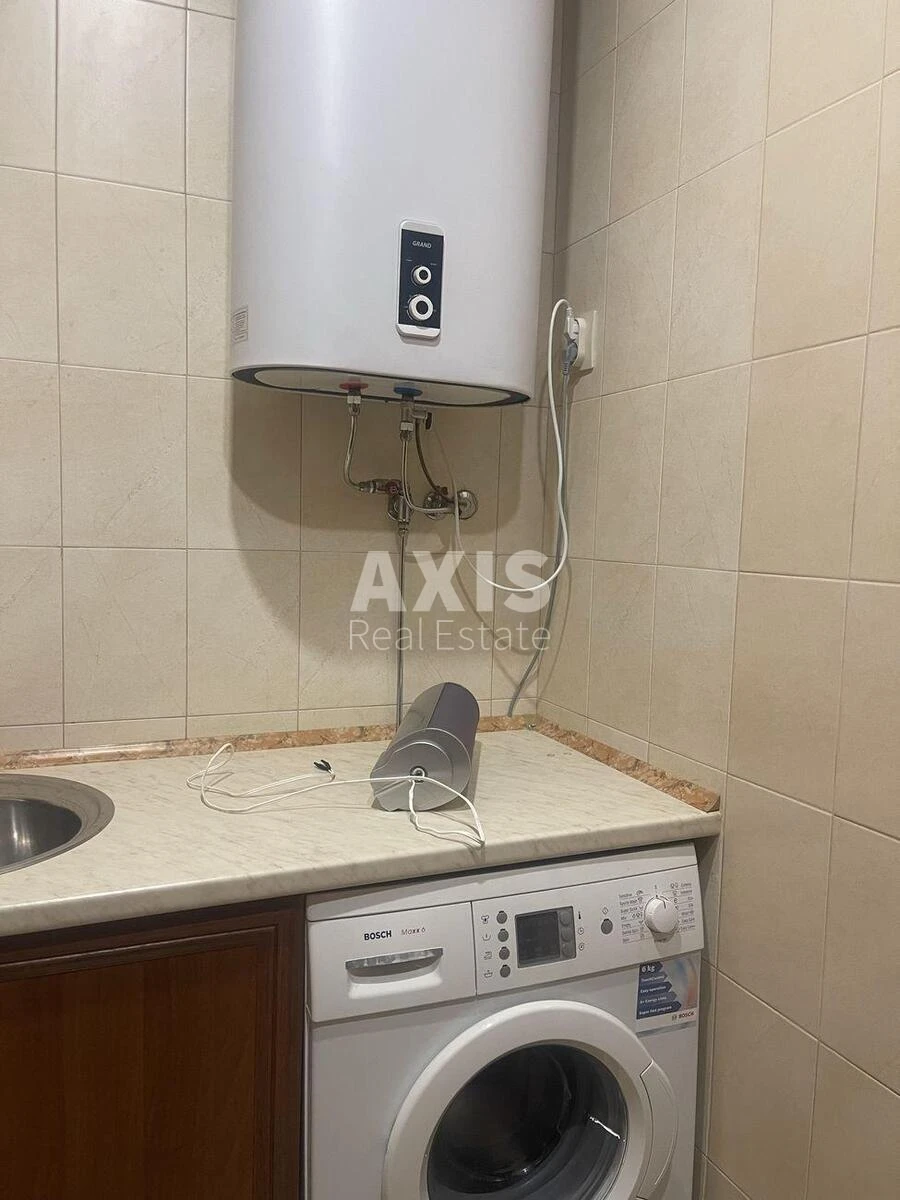 4k apartment vul. Jevgena Konoval'cja Thirty-two B6253212