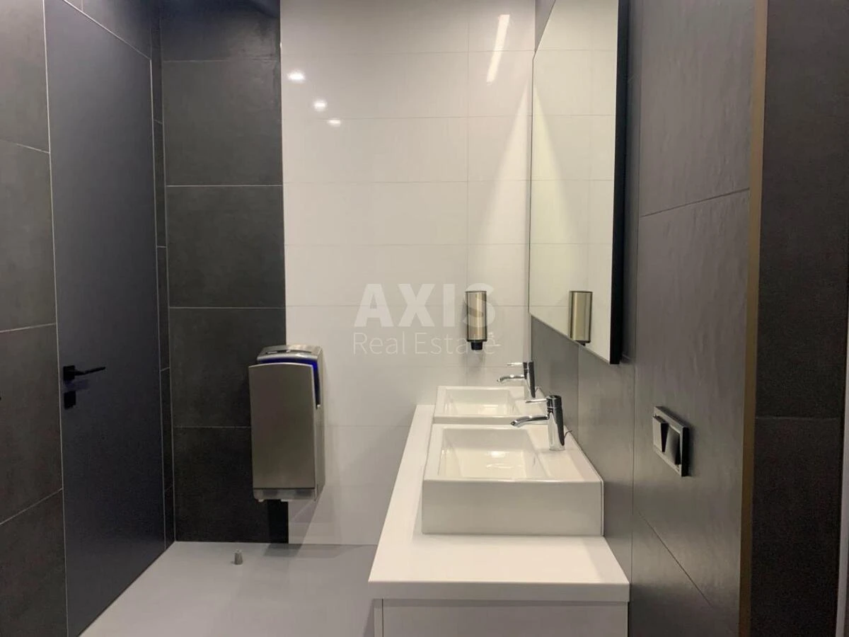 Office vul. Nyzhn'okljuchova 14В, 467m2697125
