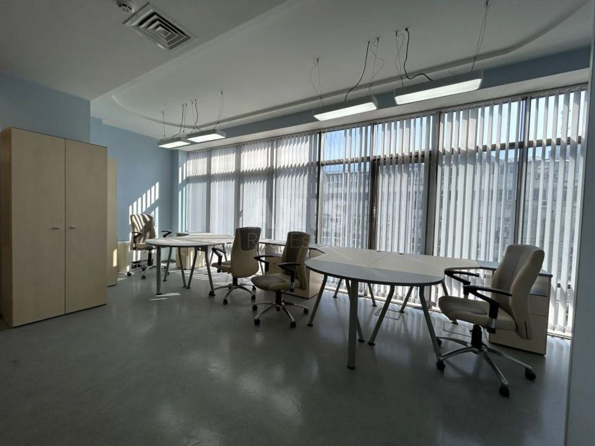 Office vul. Velyka Vasyl'kivs'ka 72, 183m2673297