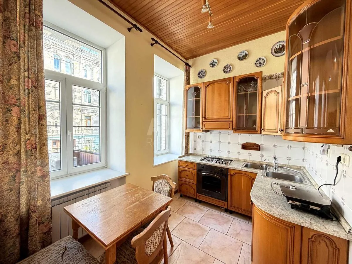 2k apartment vul. Borysoglibs'ka 9/15
