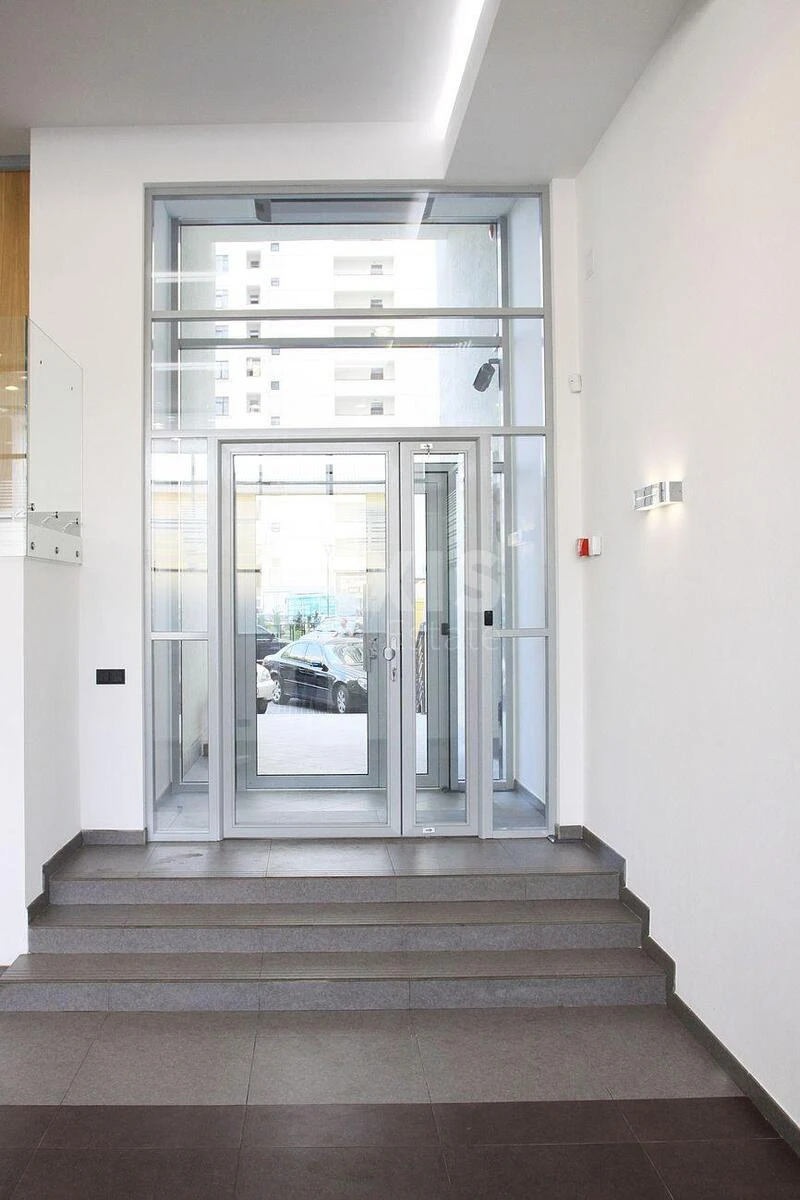 Office vul. Jevgena Konoval'cja 44А, 400m26518019