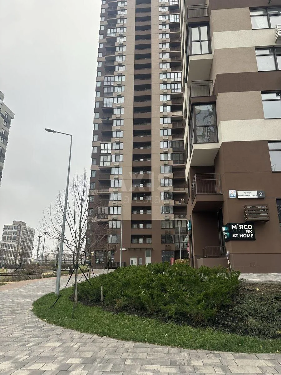 2к квартира вул. Олександра Олеся 9А