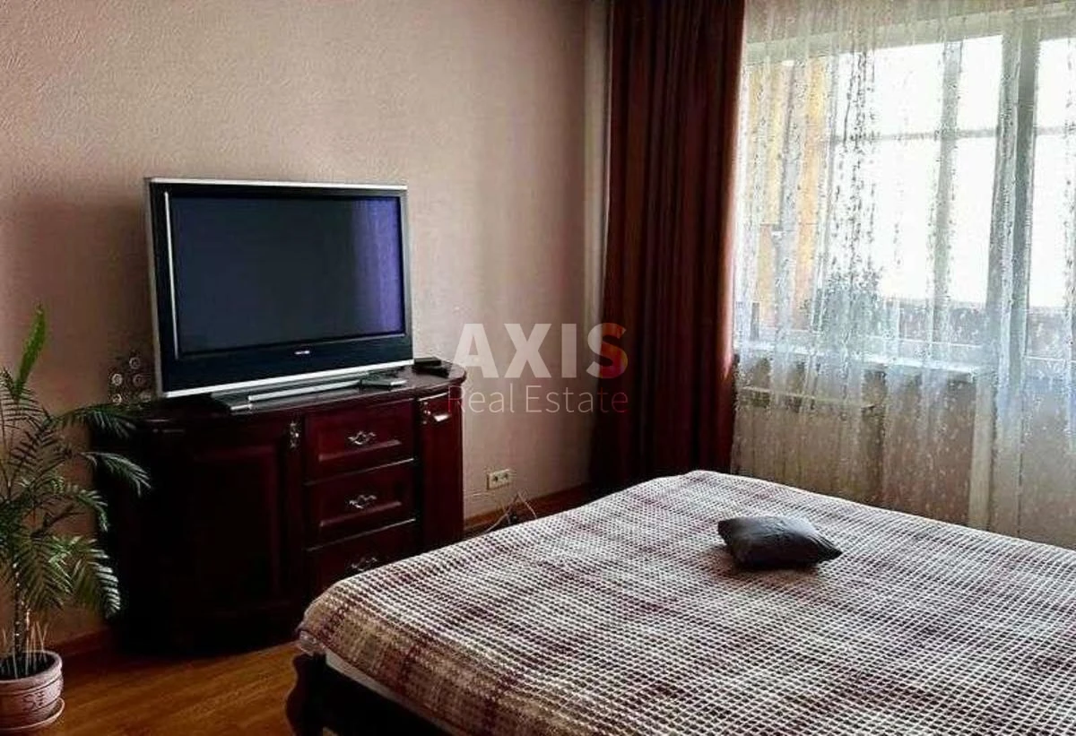 4k apartment pr-t Vatutina Generala 10318692
