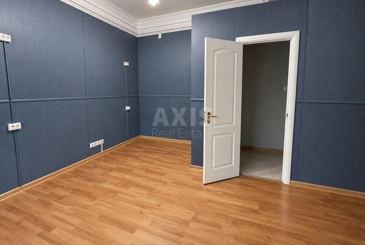 Office vul. Chornovola V'jacheslava 10, 40m2716027