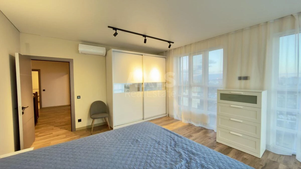 4k apartment vul. Berezhans'ka 15675568