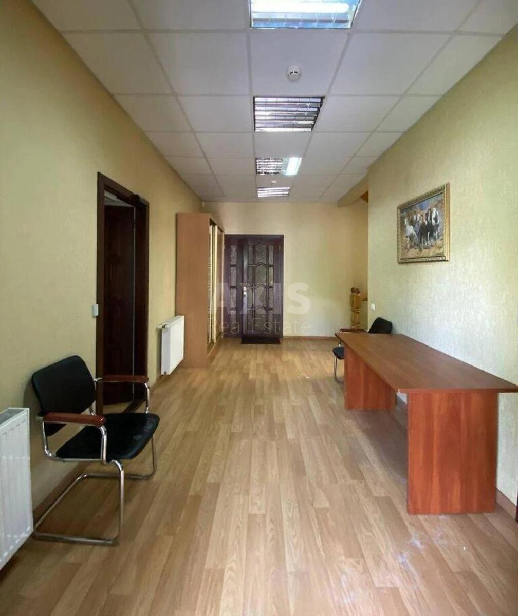 Office vul. Pryvitna 21/2, 350m2651096
