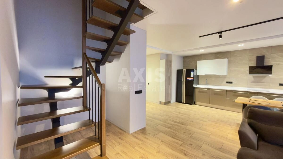 4k apartment vul. Berezhans'ka 15675569