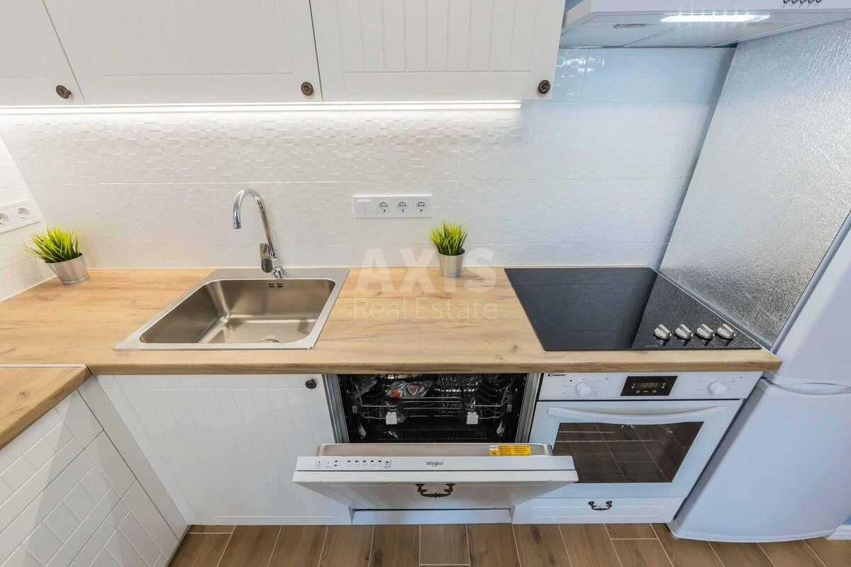 1k apartment vul. Sverstjuka Jevgena 6Д708430
