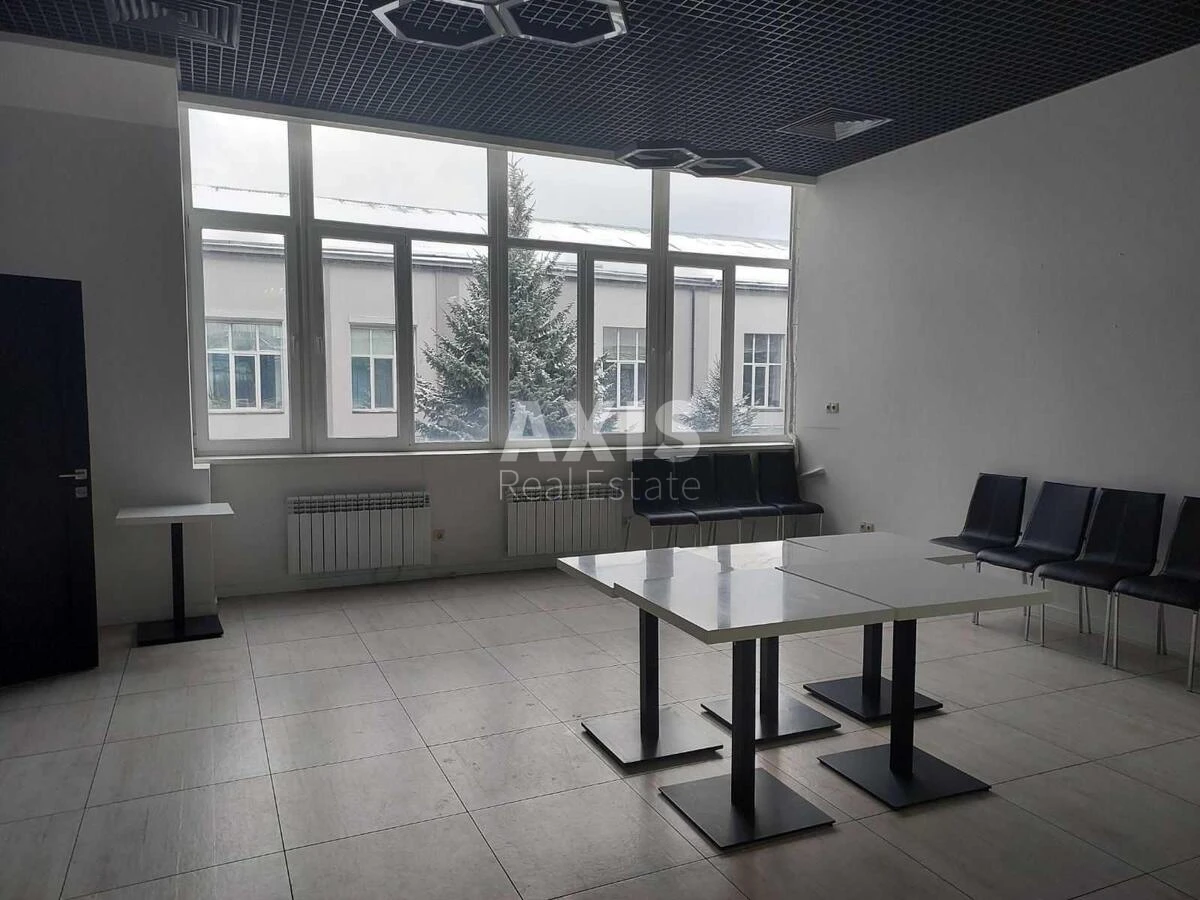 Office vul. Lavrs'ka Sixteen litres, 1220m2517006