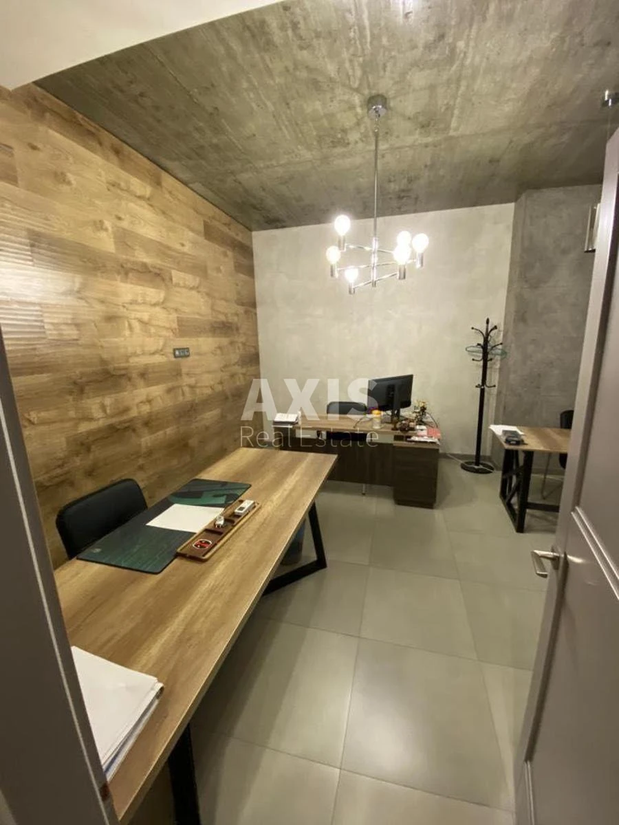 Офис ул. Василия Тютюнника 37/1, 120м242829