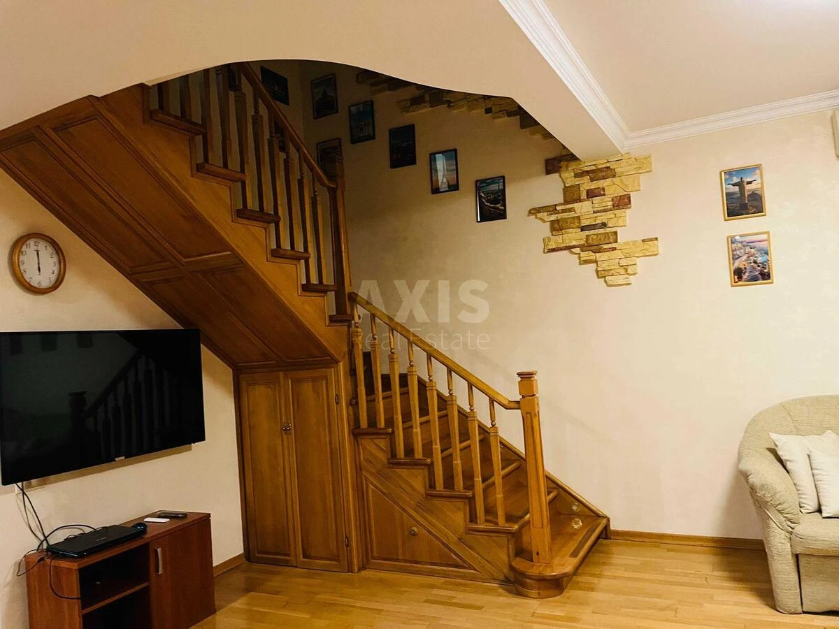 5к квартира ул. Ахматовой Анны 13642362