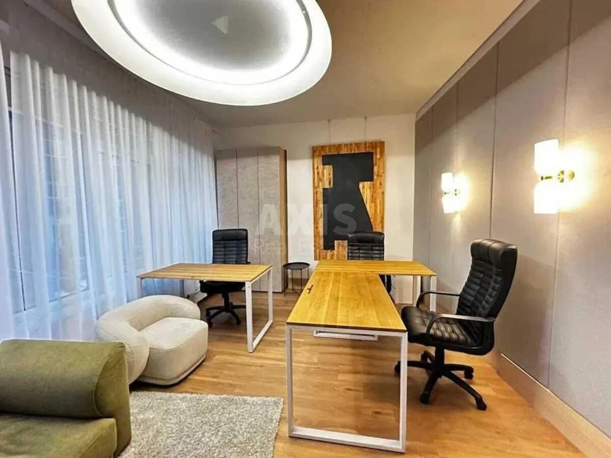 Office vul. Buslivs'ka 12, 135m26697010