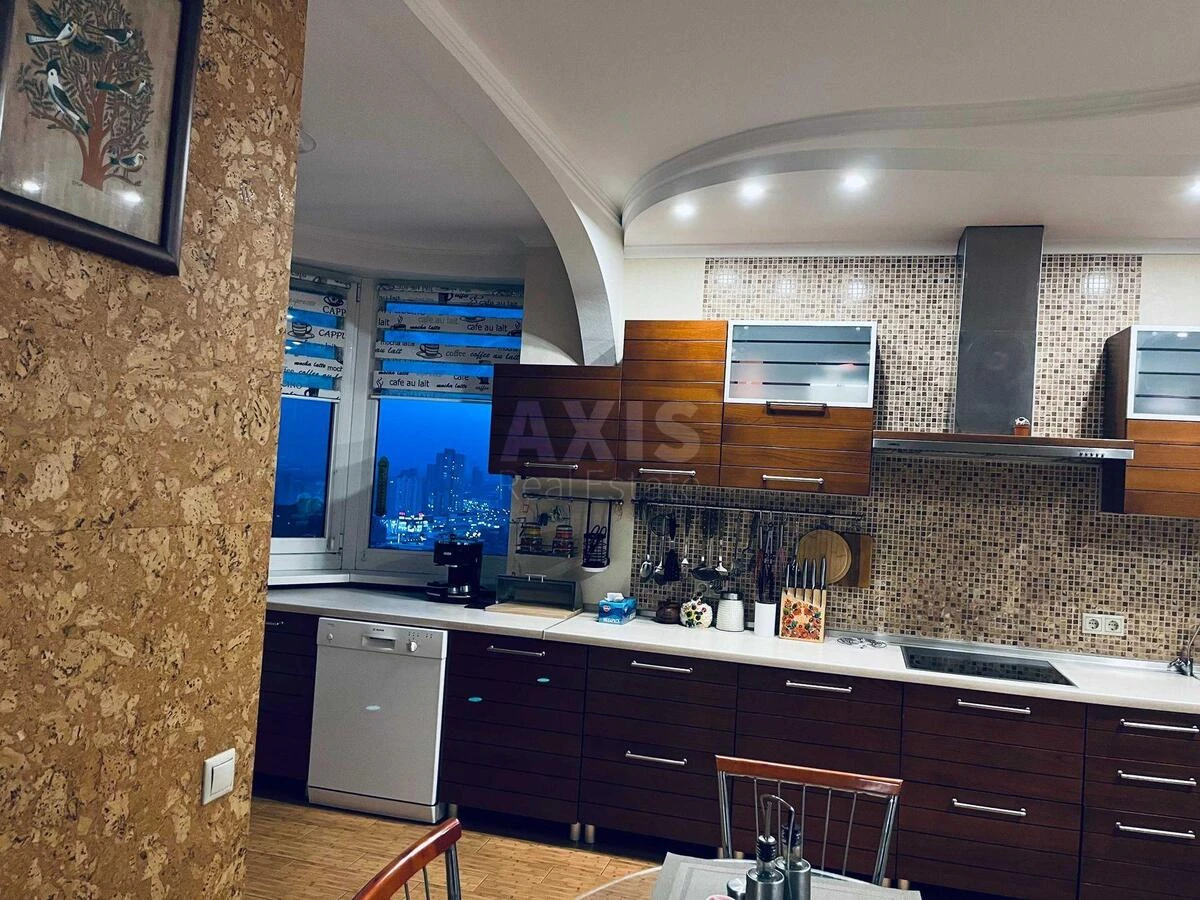 5k apartment vul. Ahmatovoi' Anny 13642360