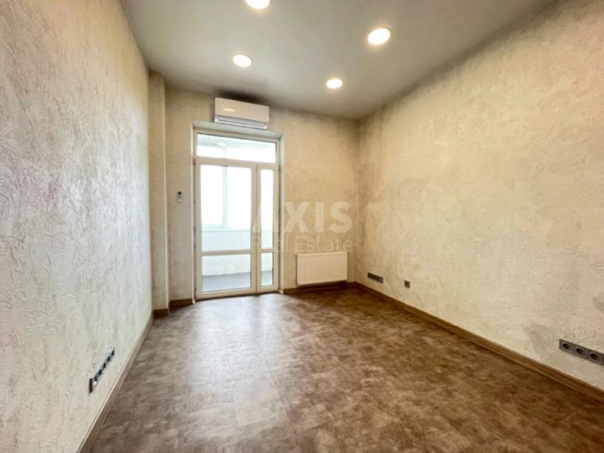 Office vul. Jevgena Konoval'cja 34, 111m2692303