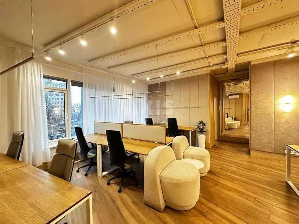Office vul. Buslivs'ka 12, 135m26697012