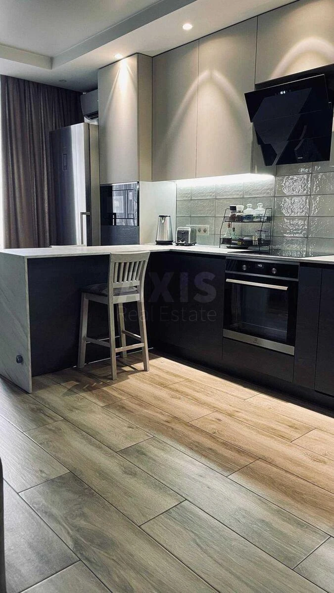 3k apartment vul. Sverstjuka Jevgena 6В70675