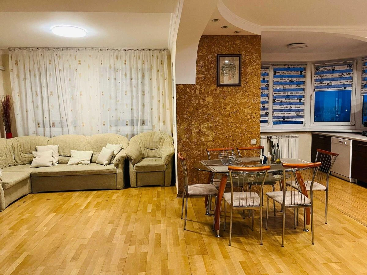 5k apartment vul. Ahmatovoi' Anny 13642361