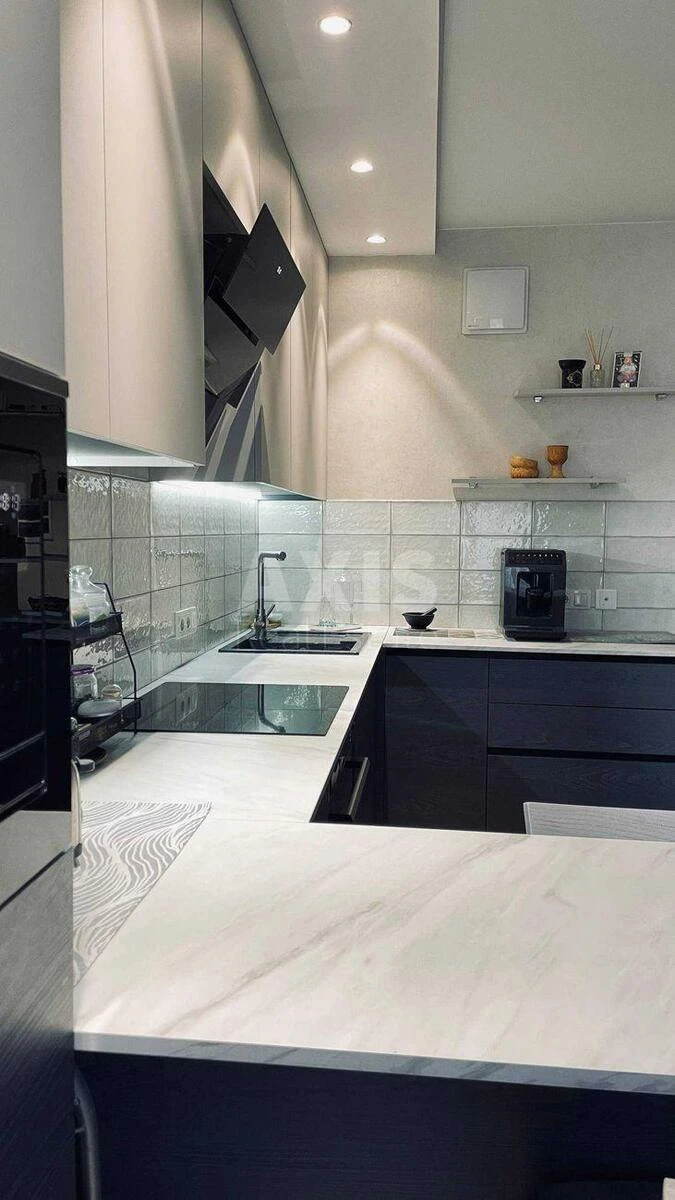 3k apartment vul. Sverstjuka Jevgena 6В706751