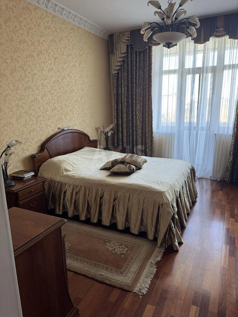 3k apartment vul. Pochajnyns'ka 237009811