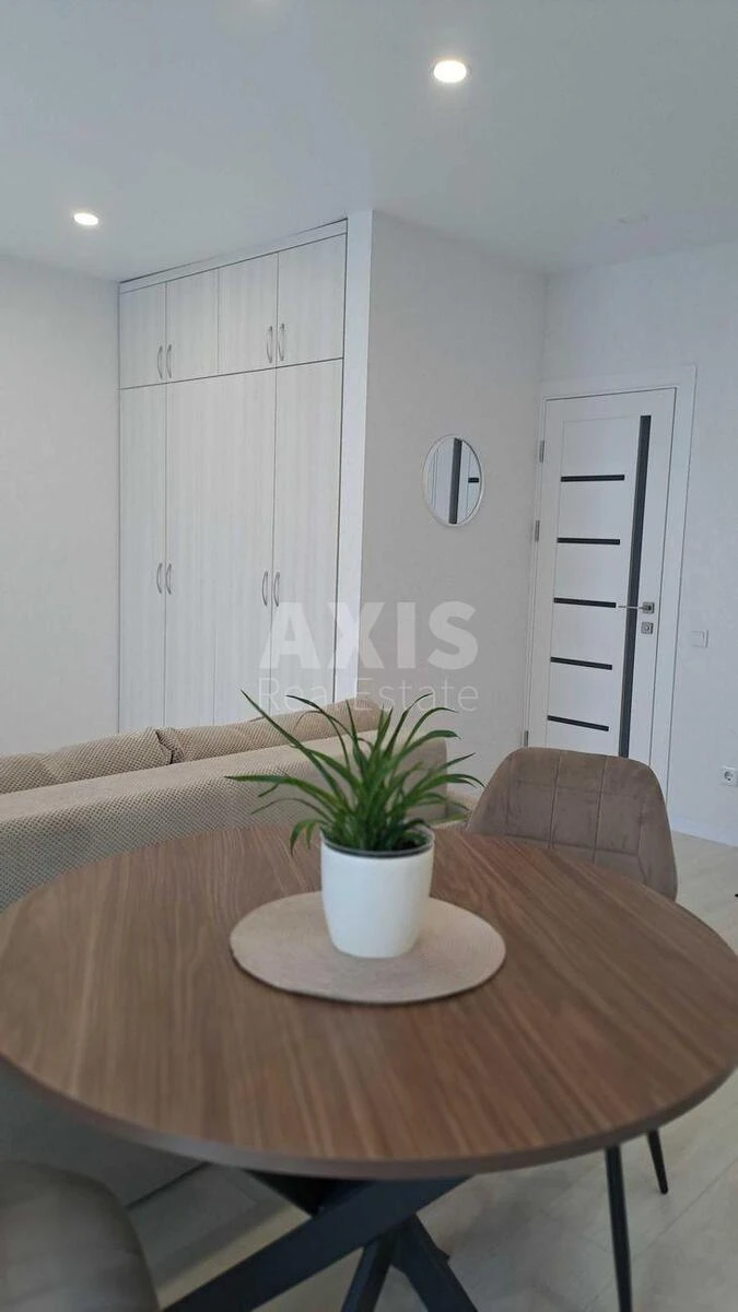 1k apartment nab. Dniprovs'ka 15672792