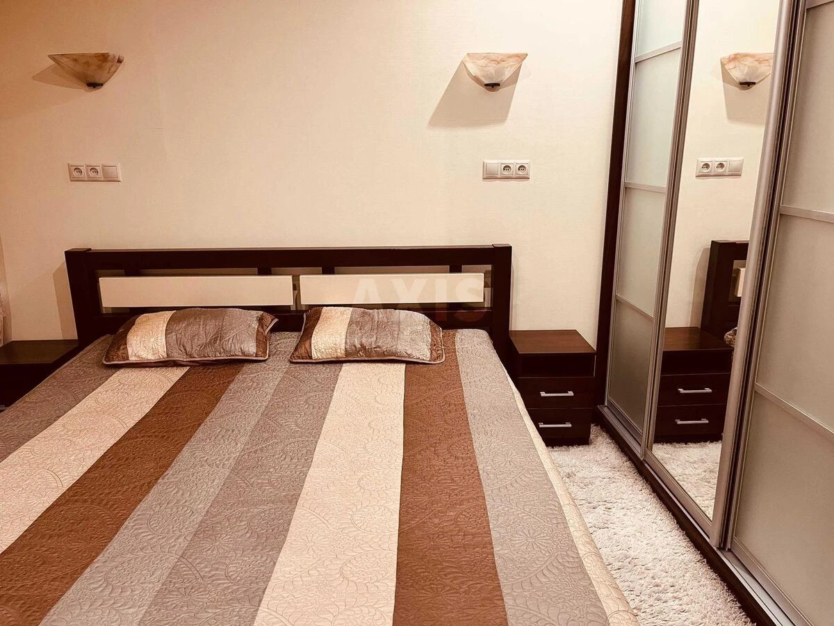 5k apartment vul. Ahmatovoi' Anny 13642364