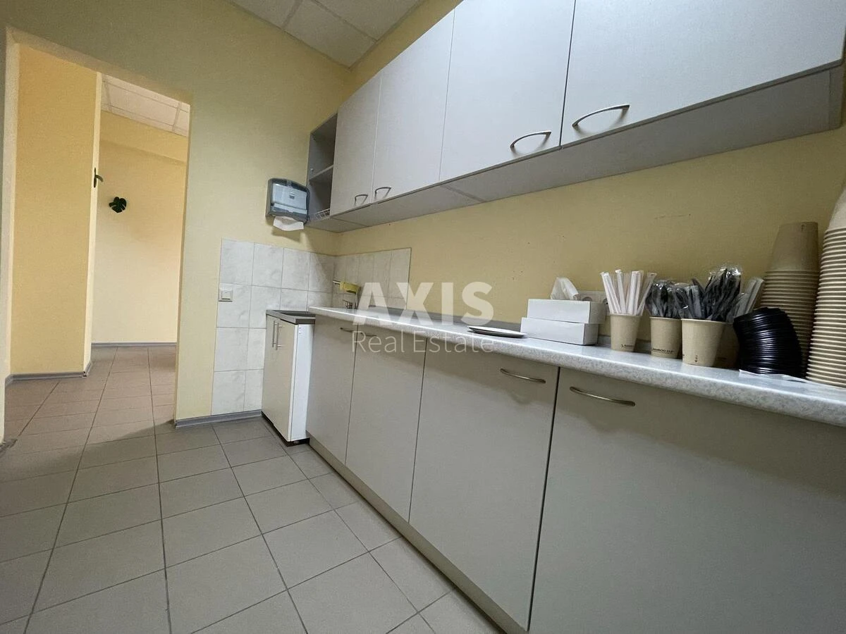 Office vul. Jevgena Konoval'cja Thirty-six D, 830m2611434