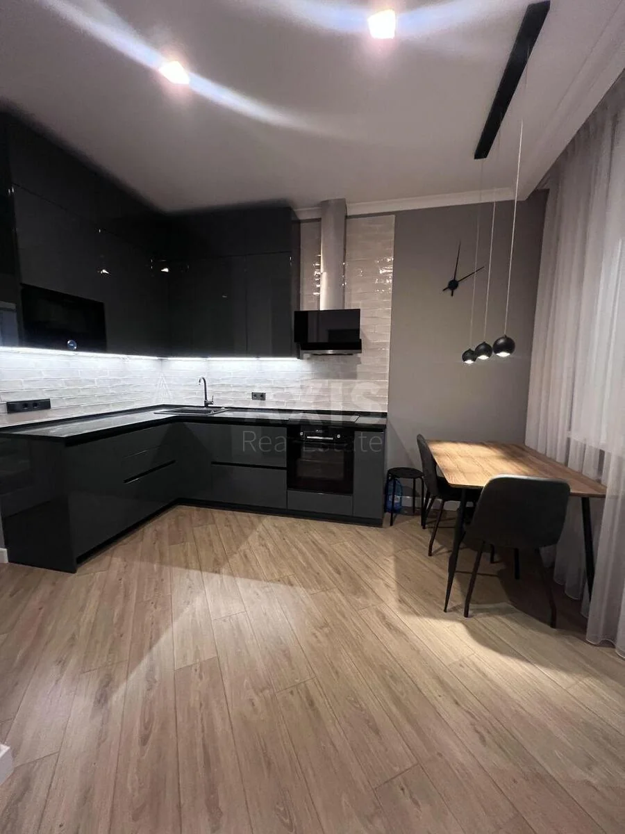 1k apartment vul. Preobrazhens'ka 8Б