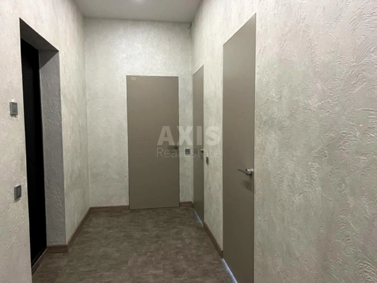 Office vul. Jevgena Konoval'cja 34, 111m26923011