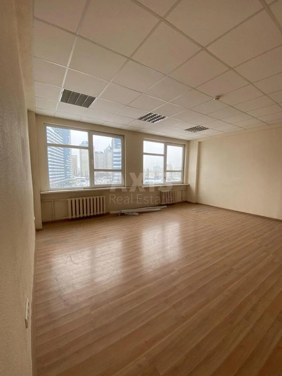 Офис ул. Сверстюка Евгения 23, 136м2