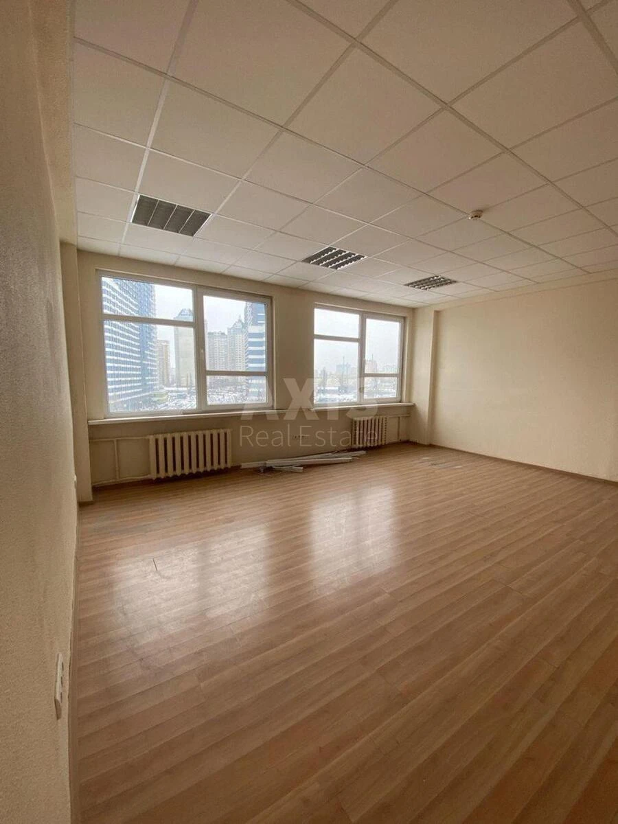 Офис ул. Сверстюка Евгения 23, 136м266244