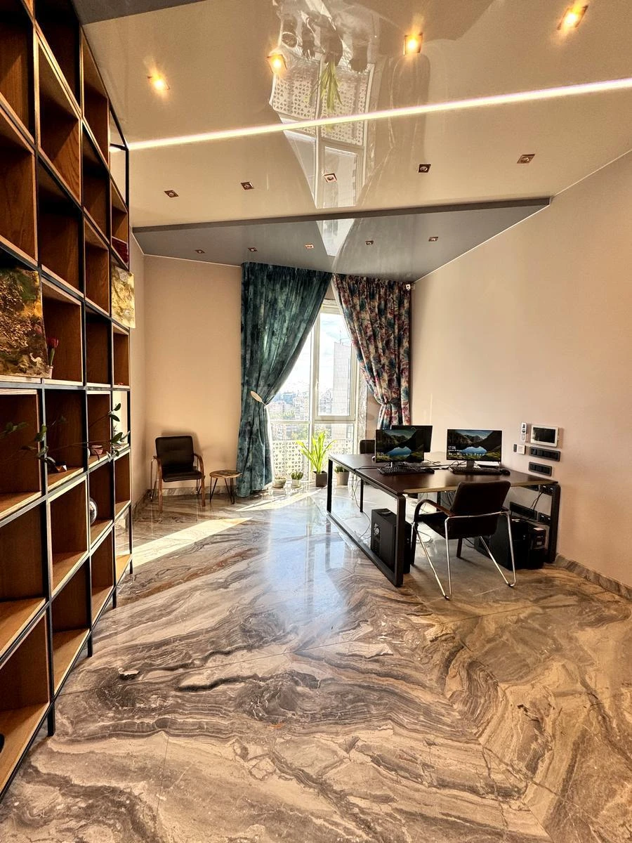 Office vul. Lypkivs'kogo Vasylja Mytropolyta 16В, 248m26941022