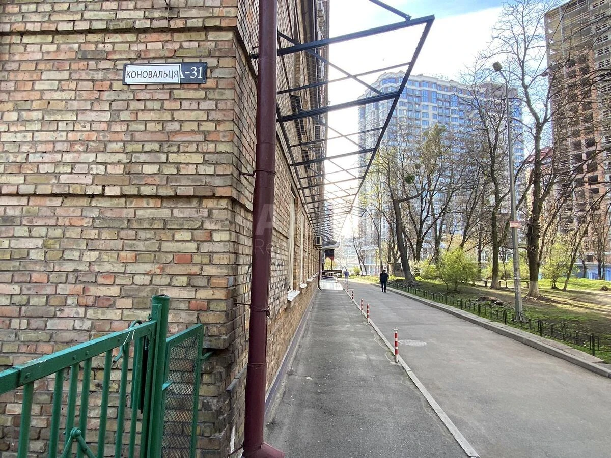 Office vul. Jevgena Konoval'cja 31, 1074m2622617