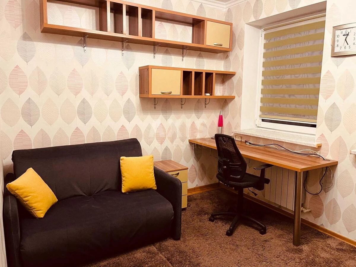 5k apartment vul. Ahmatovoi' Anny 13642365