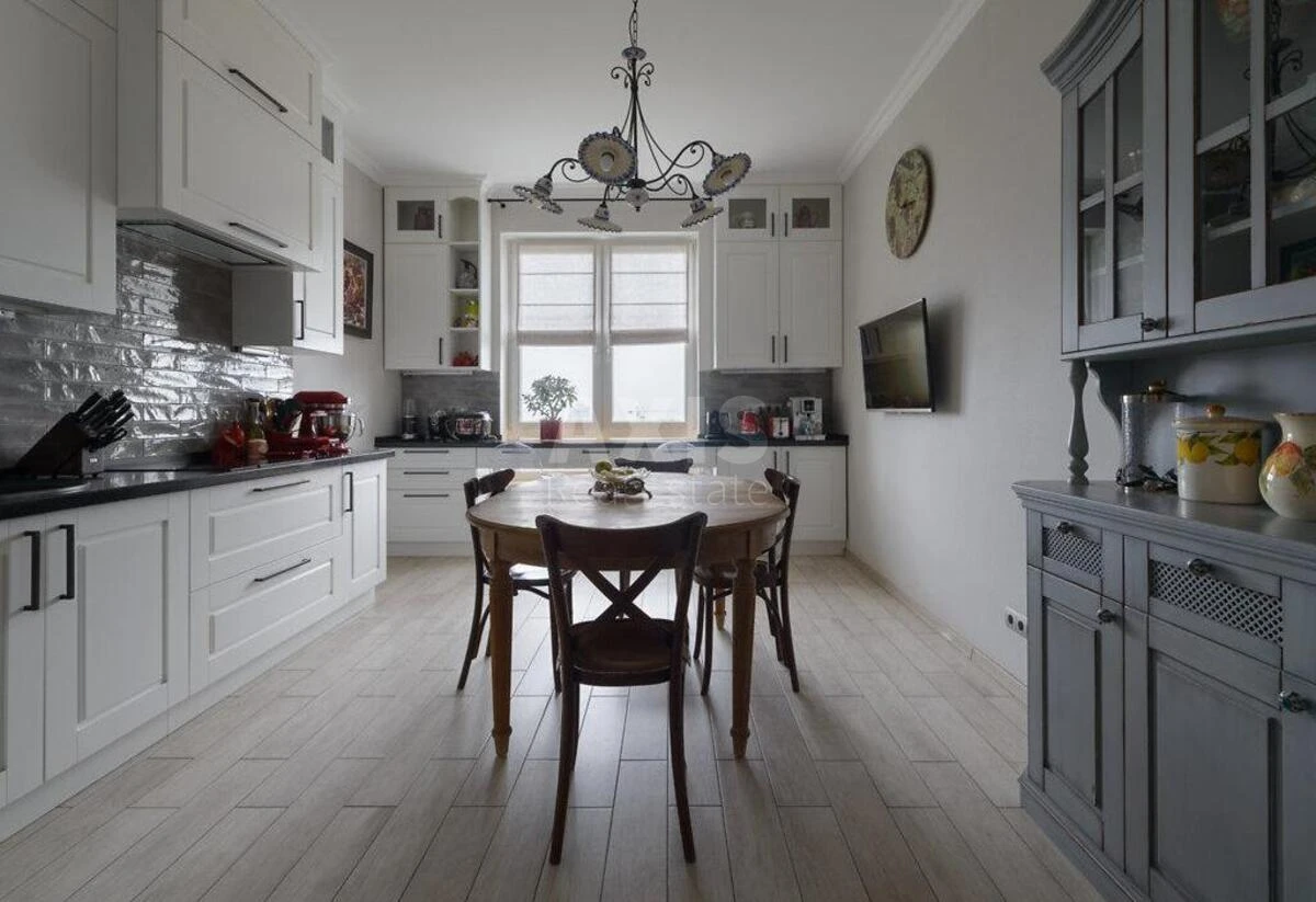 4k apartment vul. Instytuts'ka 18491347