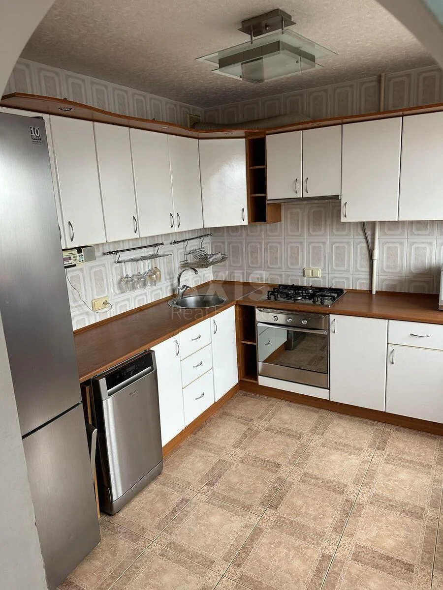 3k apartment vul. Bereznjakivs'ka 30