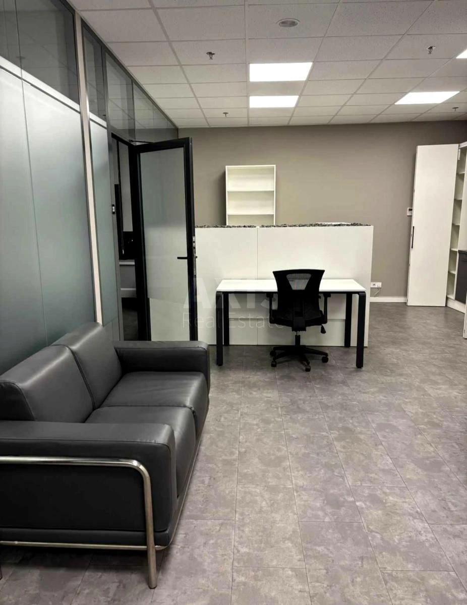 Office vul. Lypkivs'kogo Vasylja Mytropolyta 14/18, 250m2704925