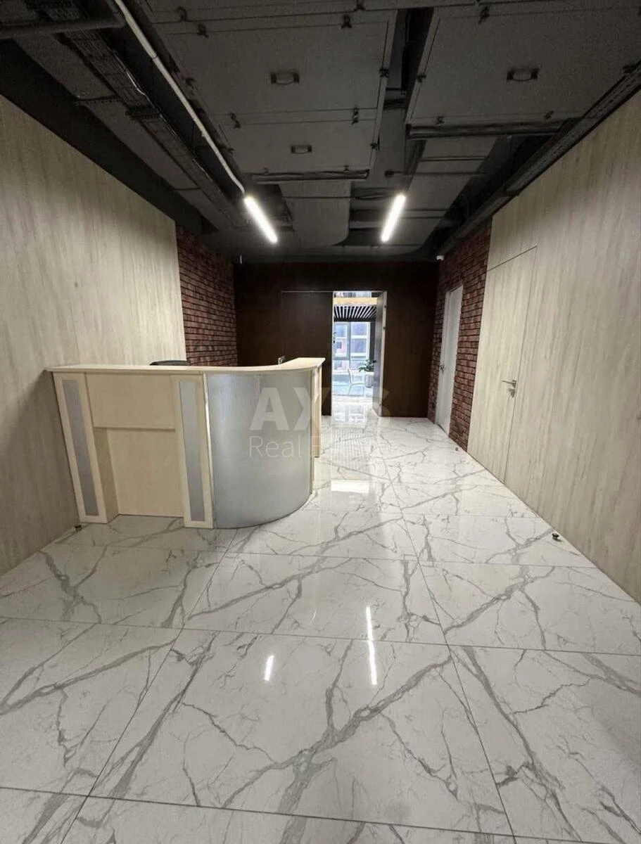 Office vul. Jevgena Konoval'cja 34, 240m26218112