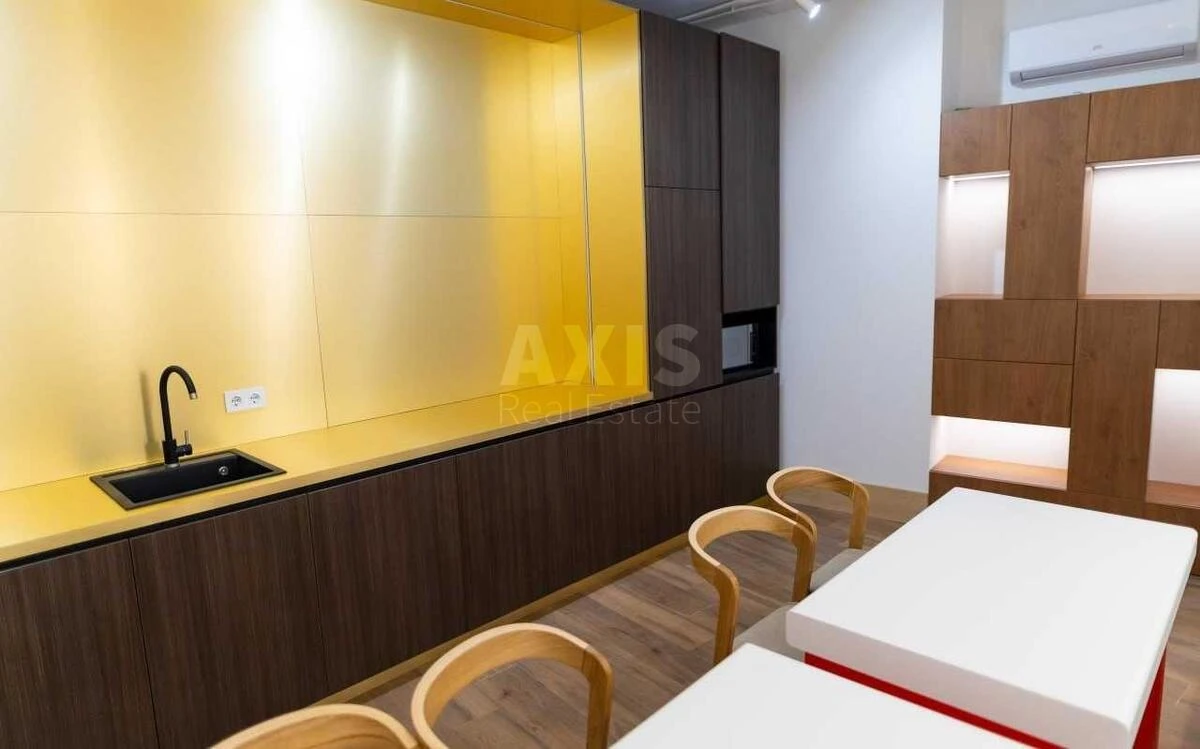 Office vul. Buslivs'ka 12, 135m26697018