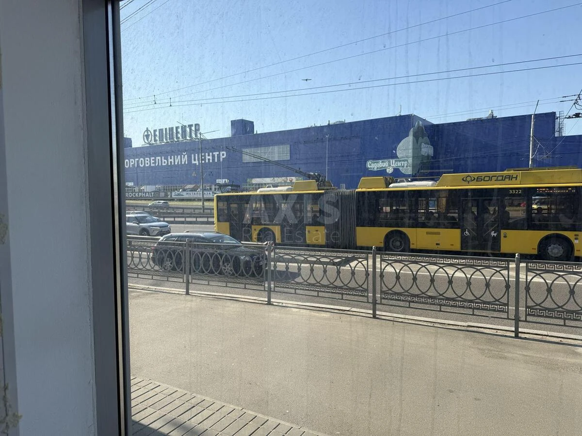 Объект торговли пр-т Бандеры Степана 8, 120м2681470