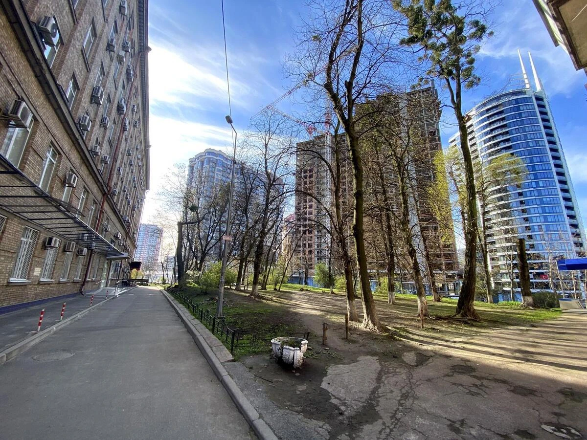 Office vul. Jevgena Konoval'cja 31, 1074m2622616