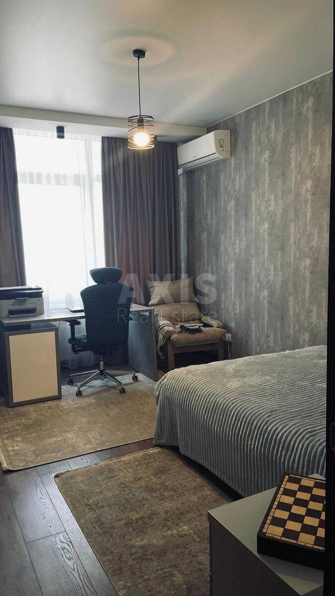 3k apartment vul. Sverstjuka Jevgena 6В706757