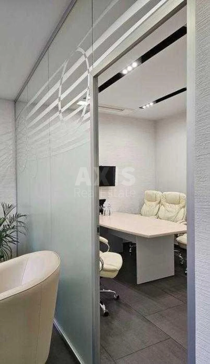 Office bul. Lesi Ukrai'nky 7Б, 265m2719811