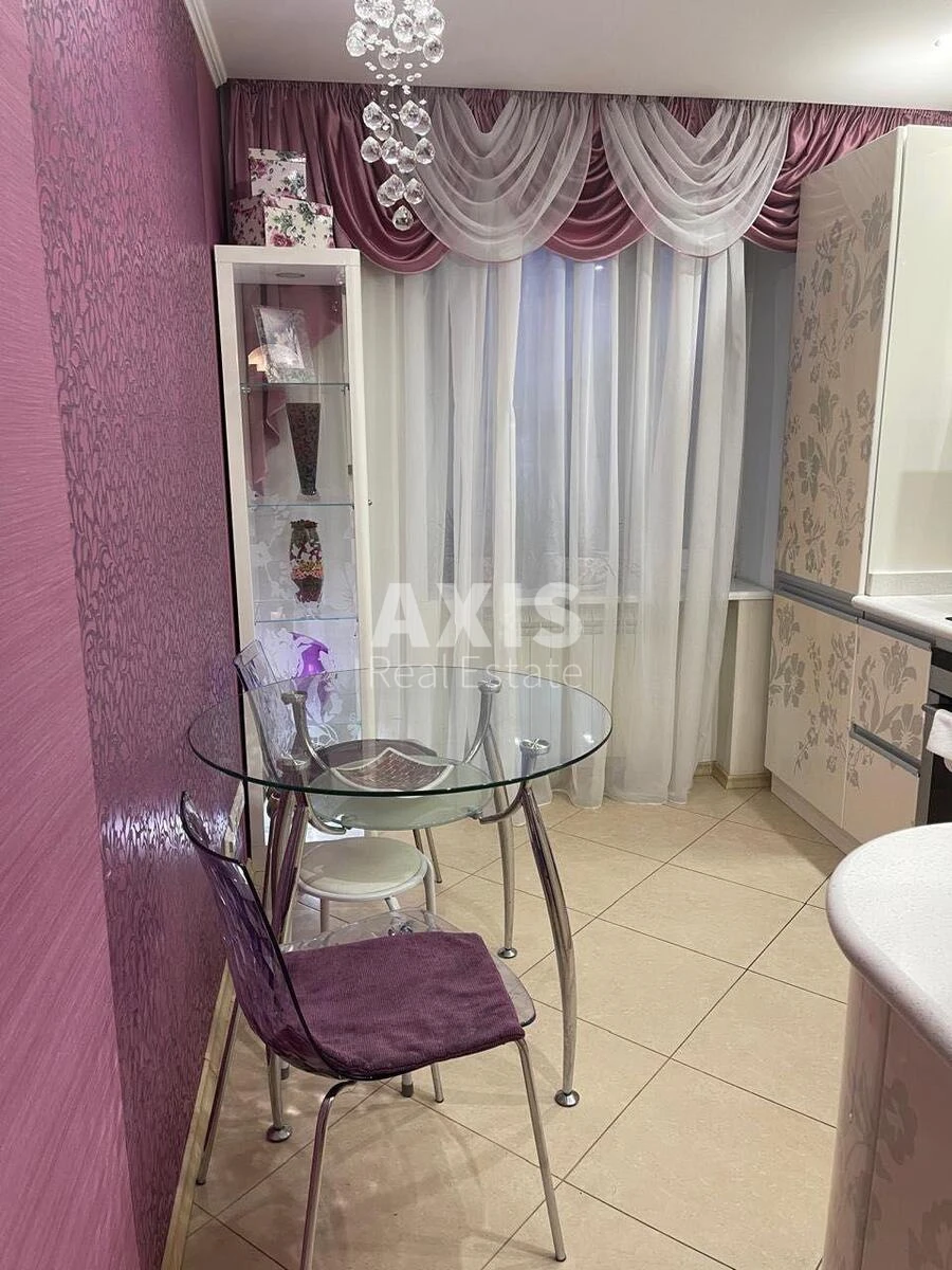 1к квартира ул. Карела Чапека 8557132