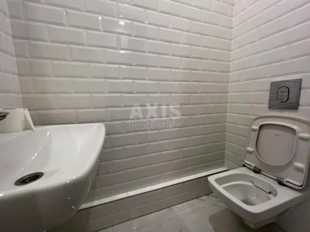 Office vul. Jevgena Konoval'cja 34, 111m26923013