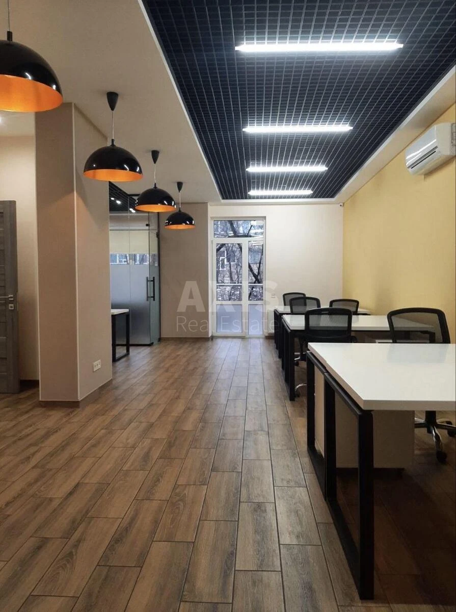 Office vul. Jevgena Konoval'cja 36Е, 65m2708973
