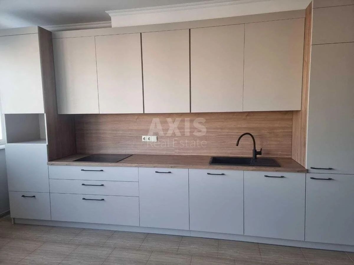 3k apartment vul. Sverstjuka Jevgena 4